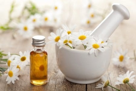 10 huiles essentielles que vous pouvez utiliser à la place des opioïdes pour soulager la douleur.