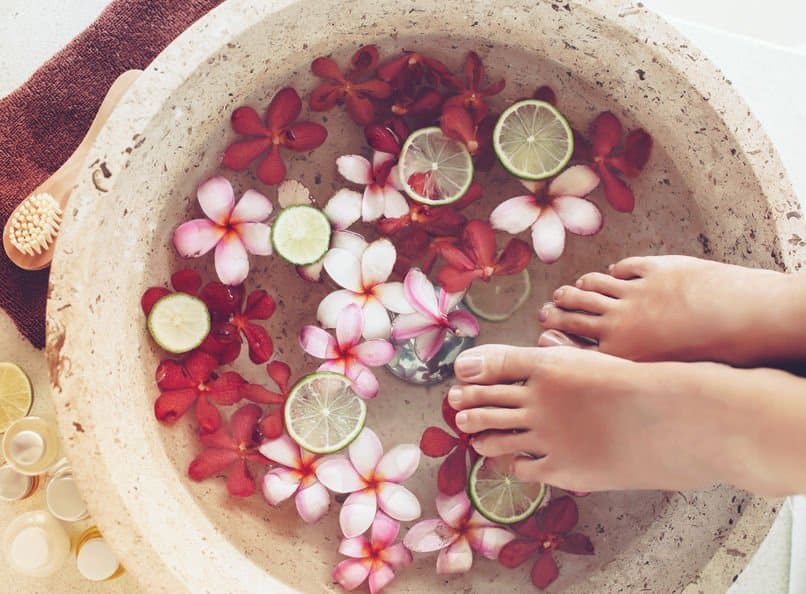 Best Essential Oil Recipes For Feet Pain, Sweaty Feet And Dry & Cracked Feet Essential Oil Benefits