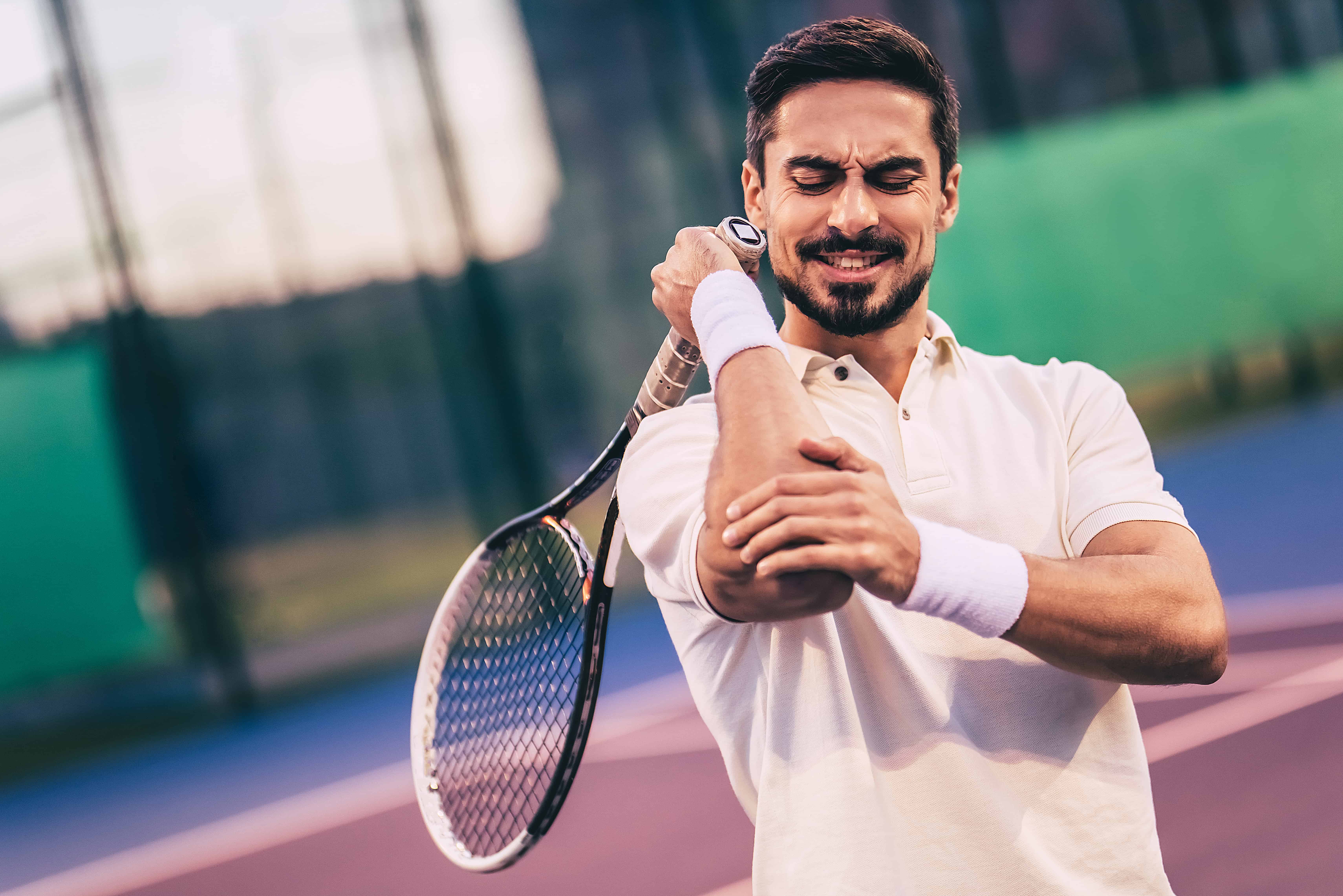 Quelles sont les meilleures huiles essentielles pour Tennis Elbow - Fonctionne aussi pour les non-joueurs de tennis! Avantages des huiles essentielles