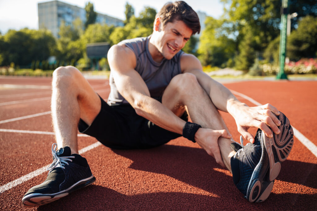 Traitez les douleurs aux jambes et les crampes aux jambes avec des huiles essentielles! Avantages des huiles essentielles